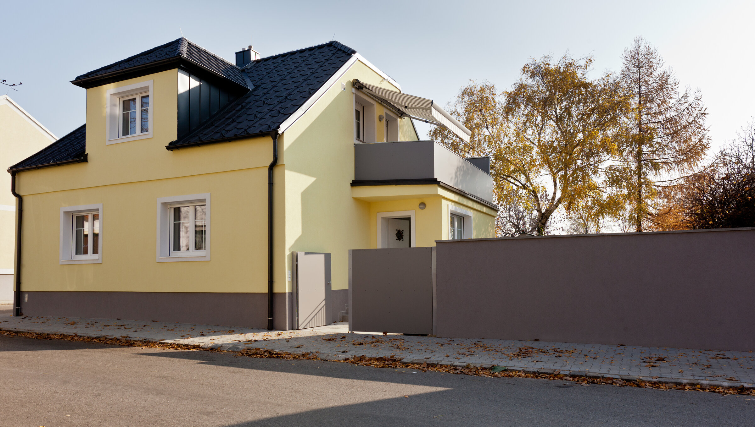 Das Studio umfasst den ganzen 1. Stock mit Terrasse