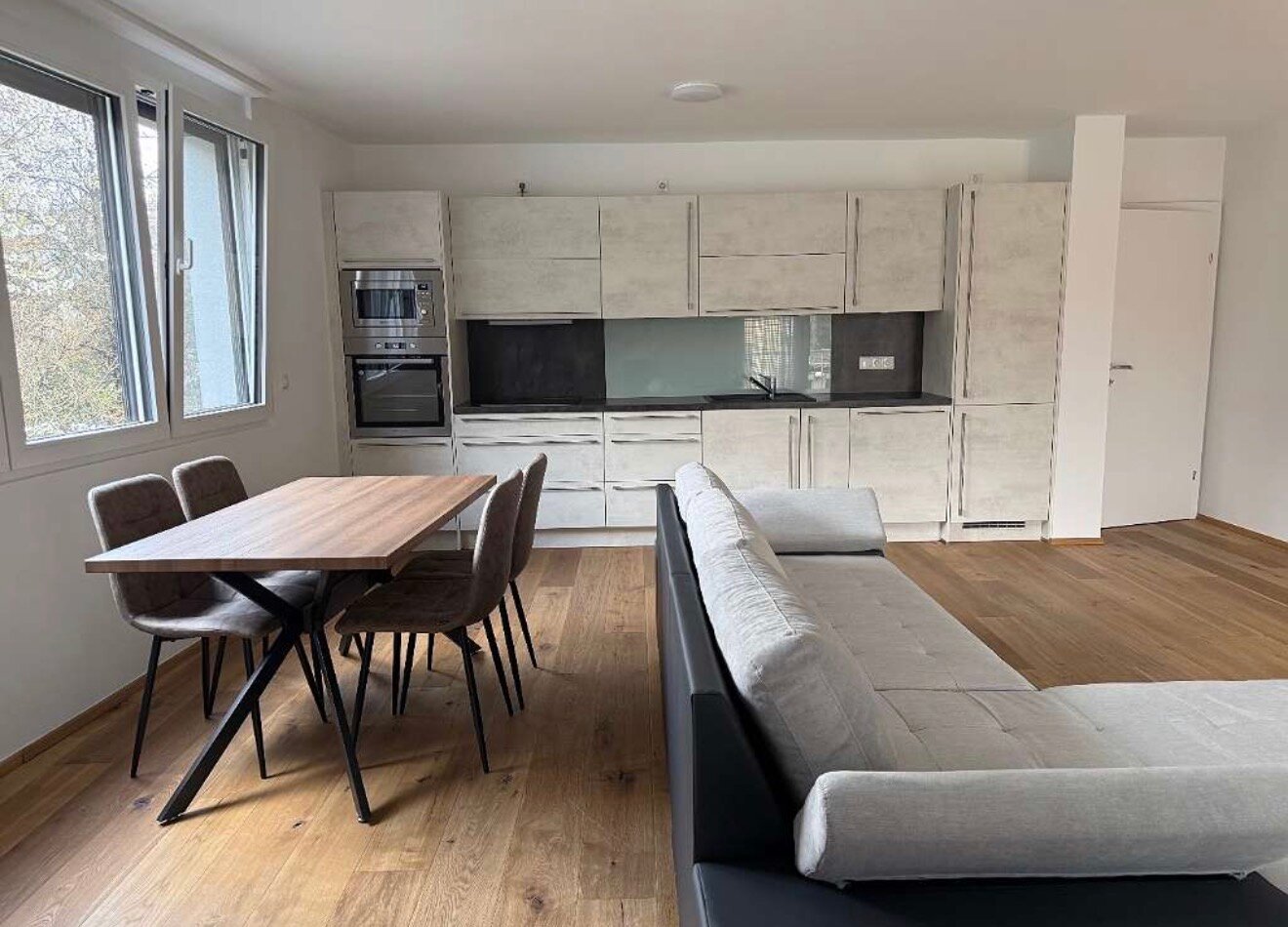 Open living & kitchen area, modern fit-out – 2-room apartment, short-term rental, temporary housing for 1 to 6 months, Vienna