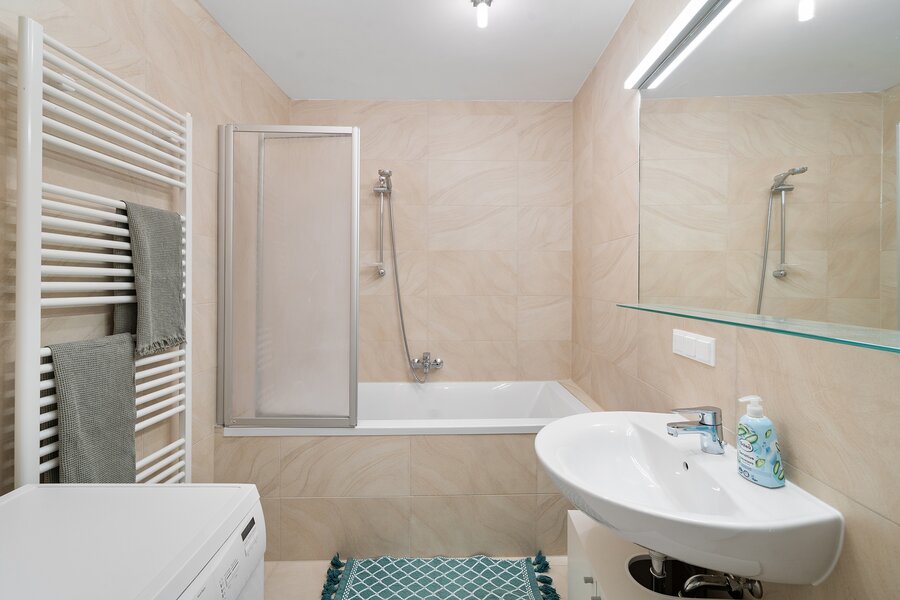 Waschmaschine, Badewanne