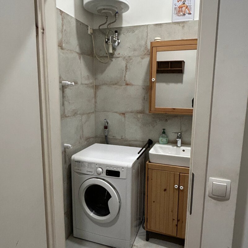 Bathroom - Washing machine