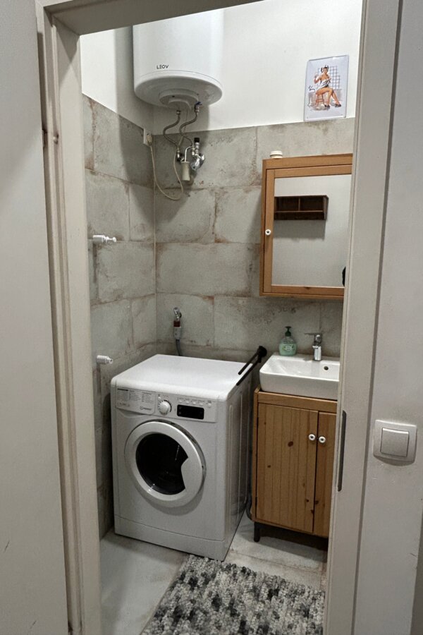 Bathroom - Washing machine