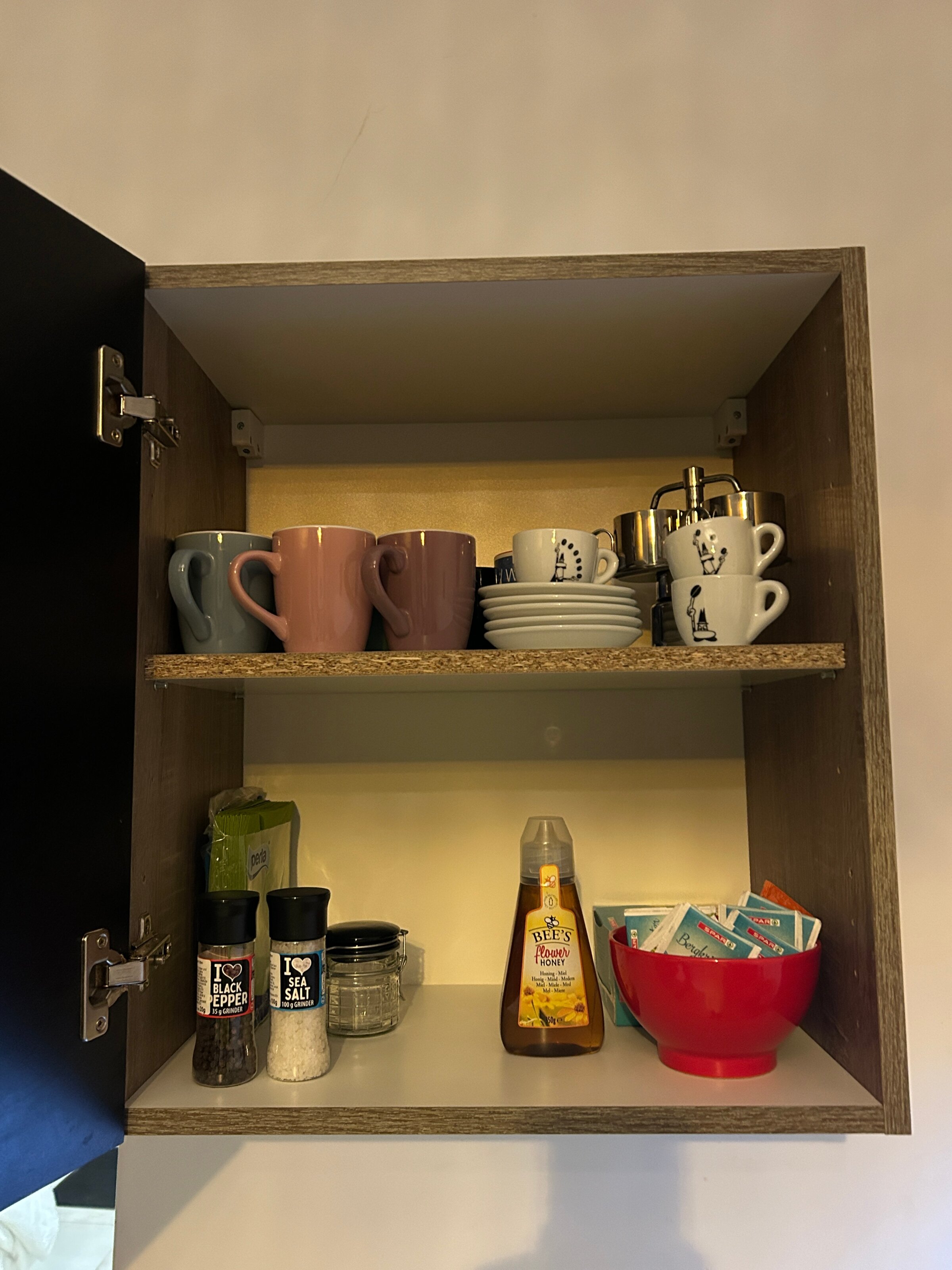 Kitchen - Cups and Italian Espressocooker