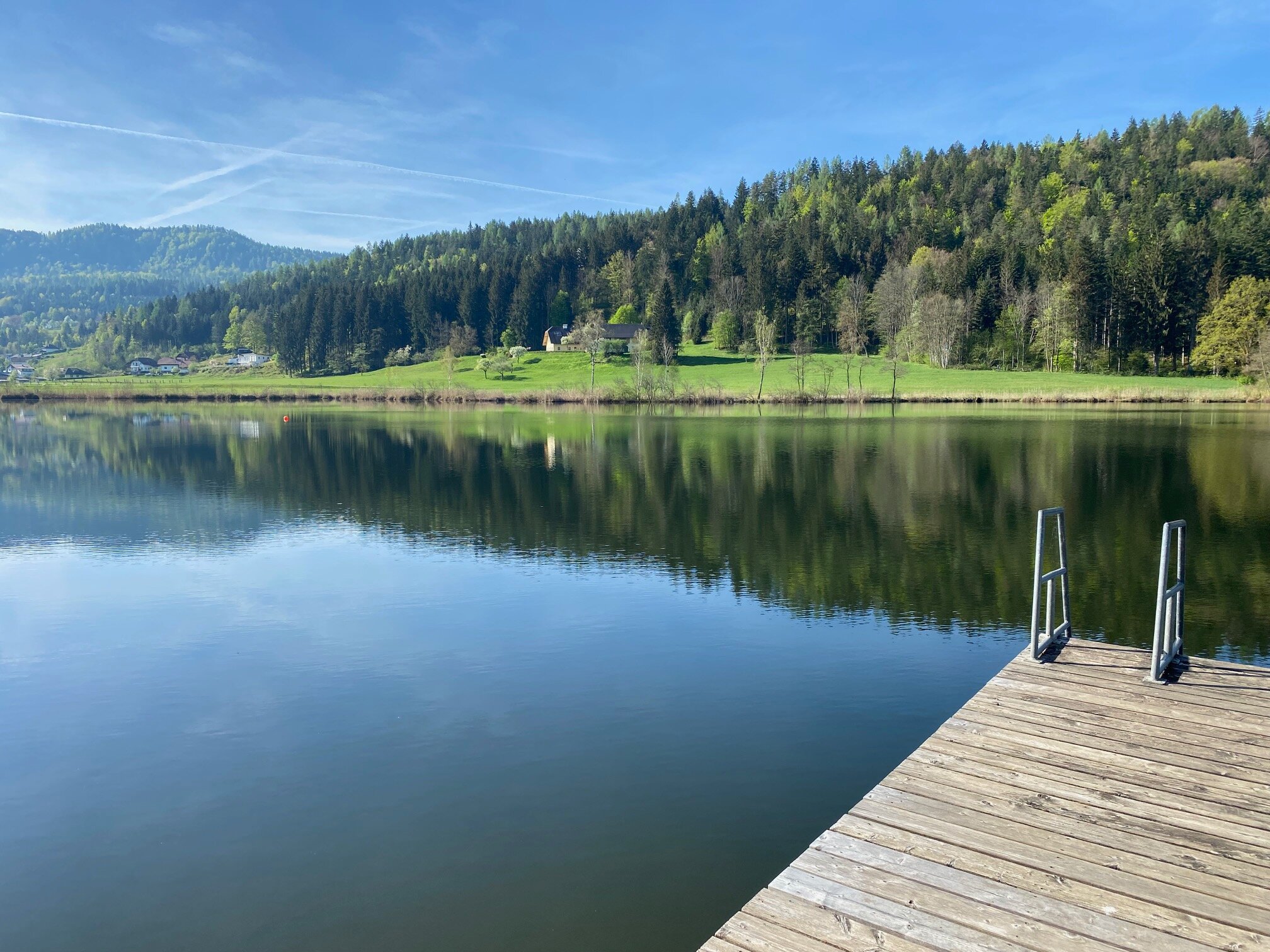 Wenige Minuten zu Fuss - der Hafner See / Strandbad