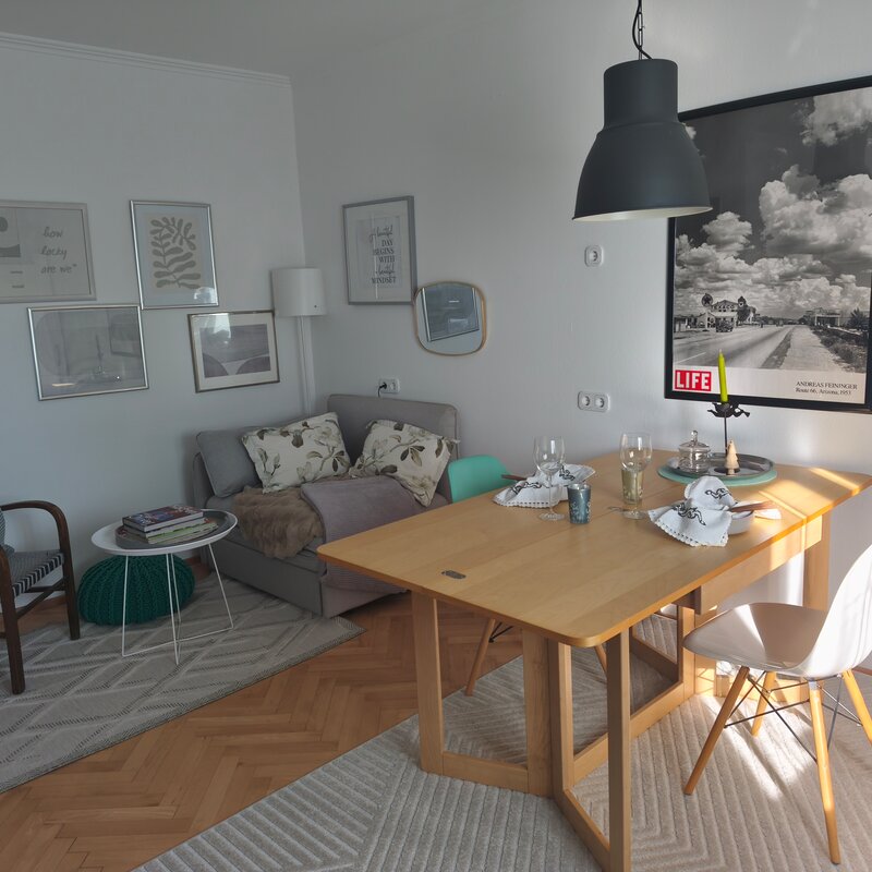 Ausziehcouchelement , Bauhausstuhl , FadBoy Klapptisch , Muff