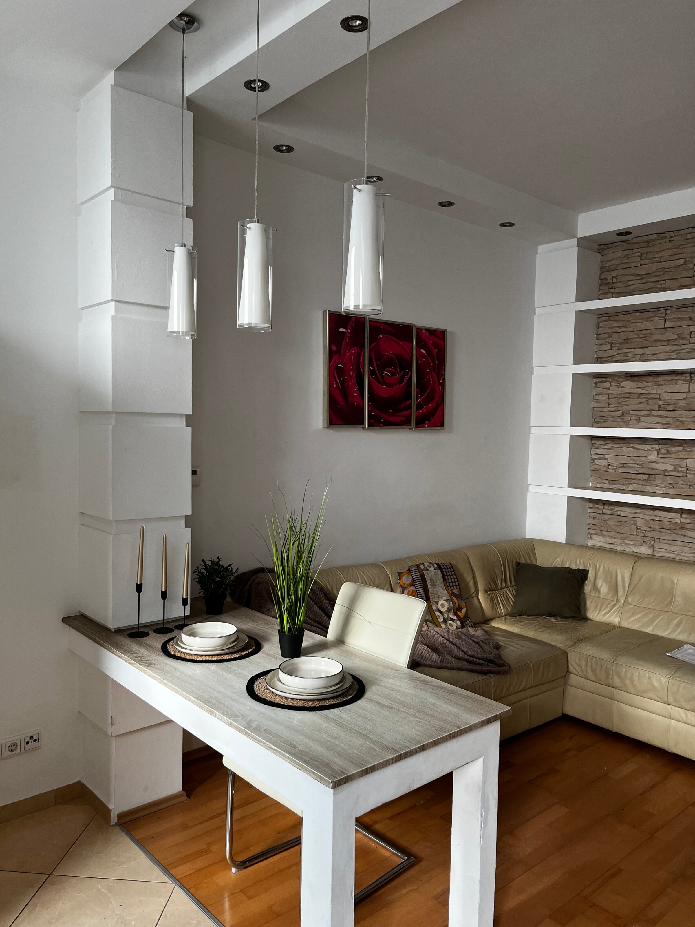Stylish living and dining area with designer furniture – 2-room apartment, short-term rental, temporary housing 1 to 6 months, Vienna