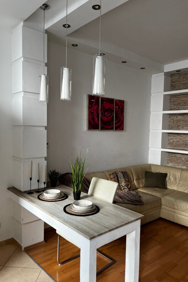 Stylish living and dining area with designer furniture – 2-room apartment, short-term rental, temporary housing 1 to 6 months, Vienna