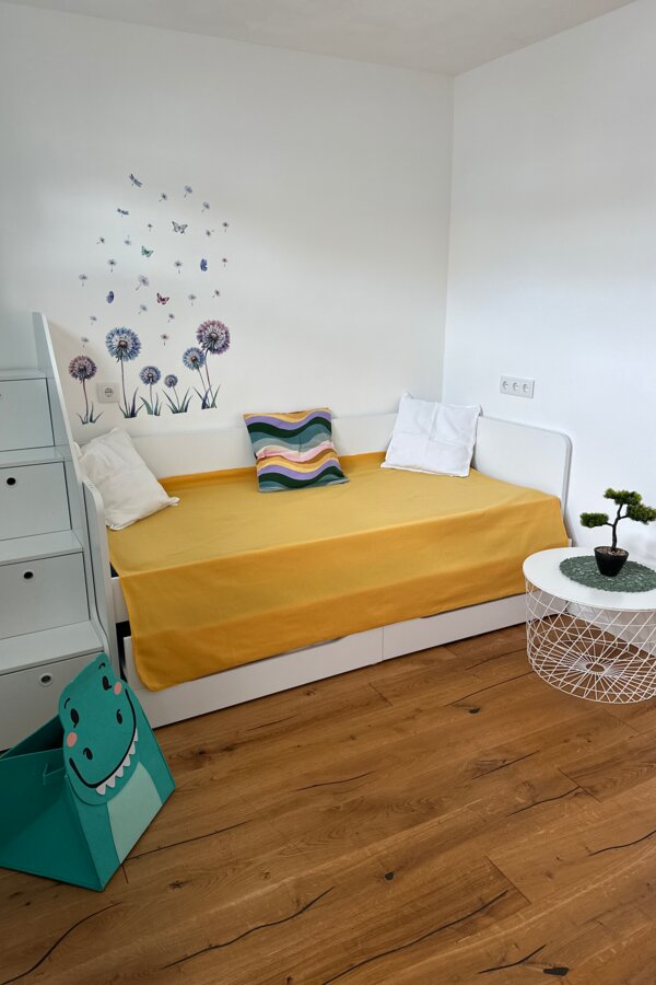 Kinderzimmer, mit ausziehbarem Bett : 2x90x180 cm 