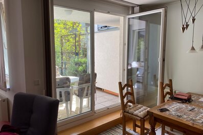 Bright living area with terrace access – 4-room apartment for short-term rental & temporary housing for 1 to 6 months in Vienna