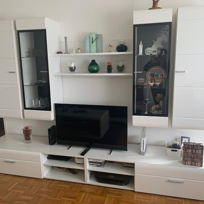 Ohne Fernseher und Deko