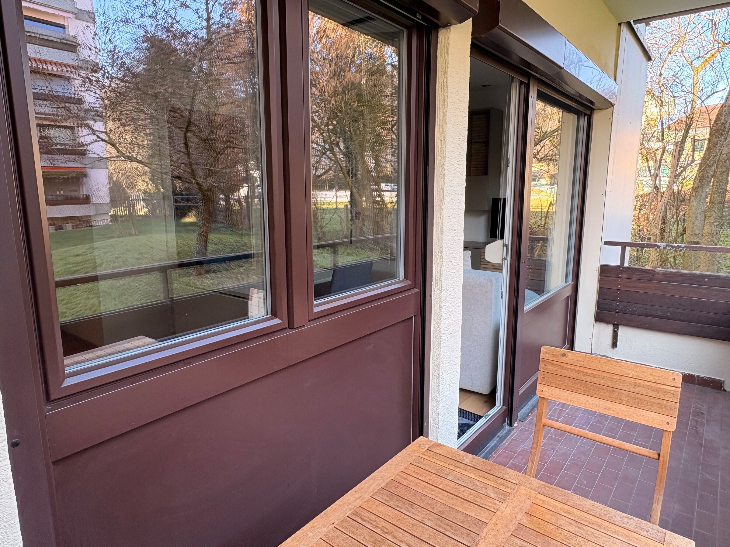 Balkon mit Tisch