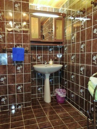 Badezimmer mit Waschtisch
