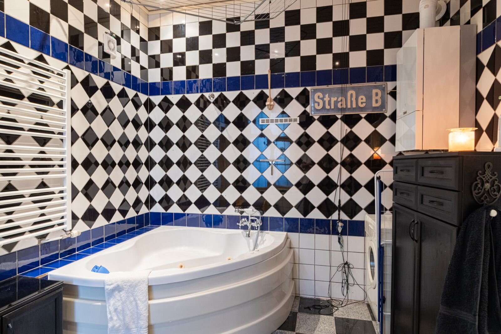 Jacuzzi Bath and Shower