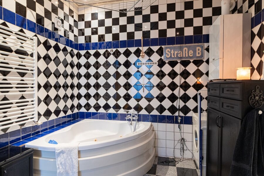 Jacuzzi Bath and Shower