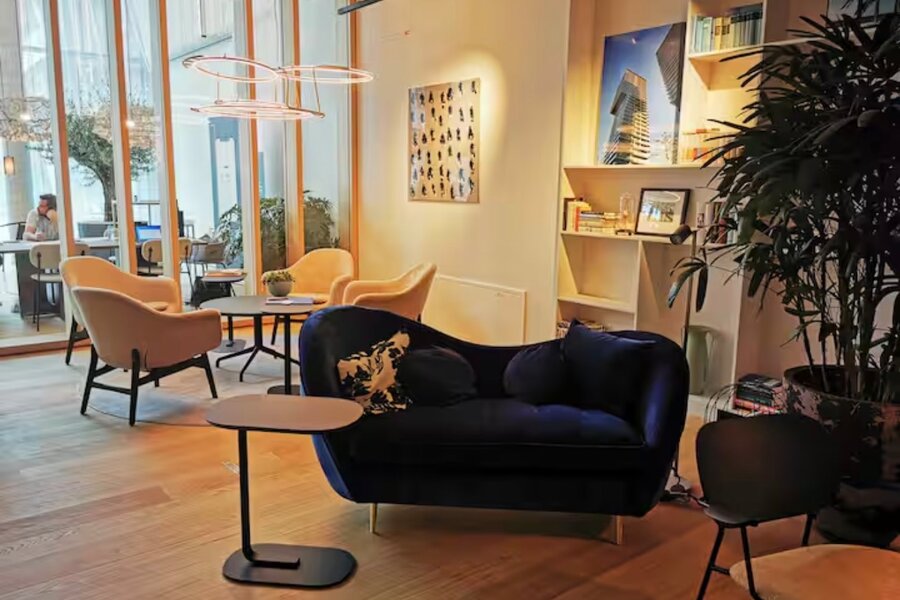 Quiet library area, perfect for reading or working. | © Peter