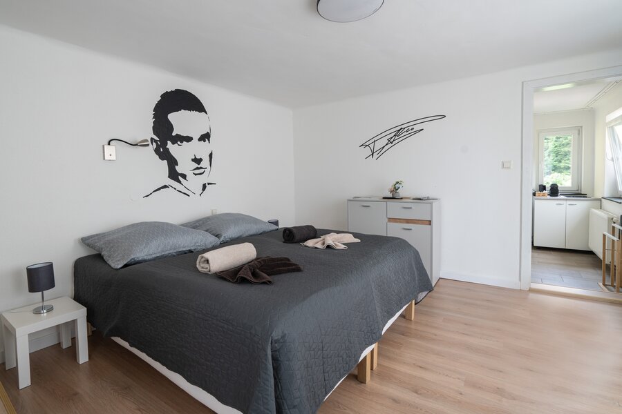Furnished 1-room apartment with modern interior – short-term rental & temporary housing for 1 to 6 months in Gars am Kamp