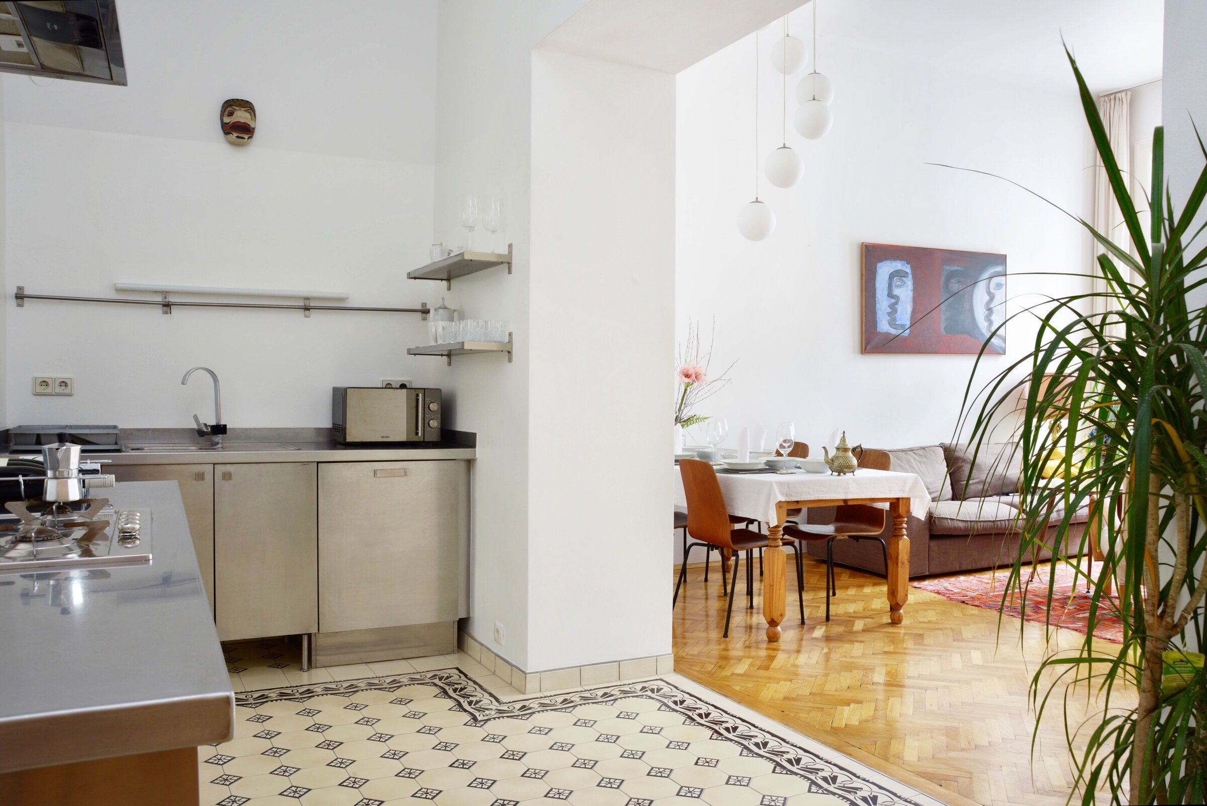 Kitchen + dining area | © Paul Schneggenburger