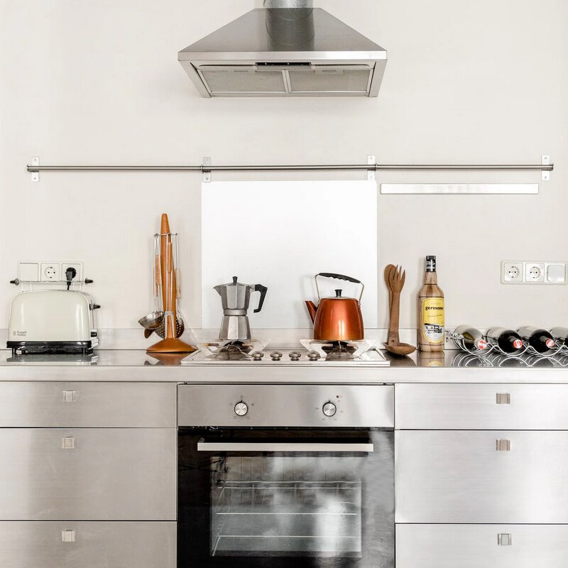 Open stainless steel kitchen | © Paul Schneggenburger