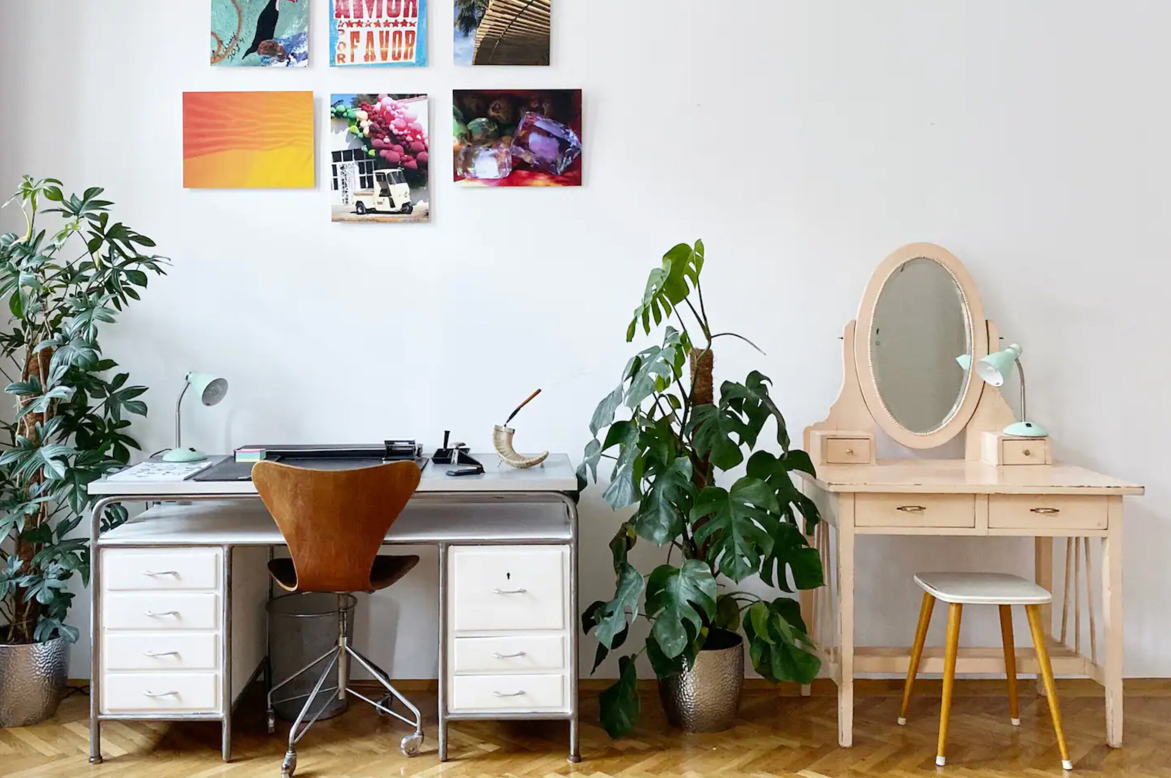 Office Bereich und Schminktisch | © Paul Schneggenburger