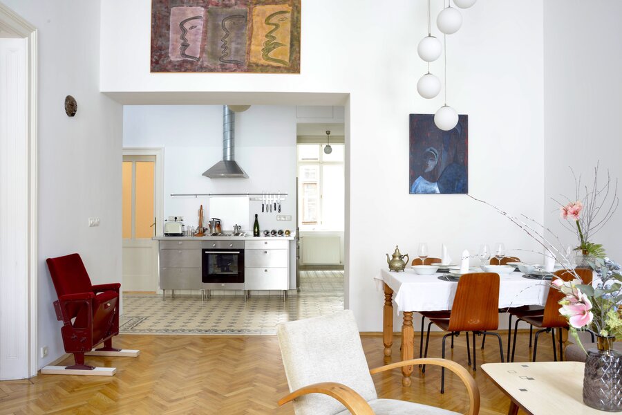 Kitchen + dining area | © Paul Schneggenburger