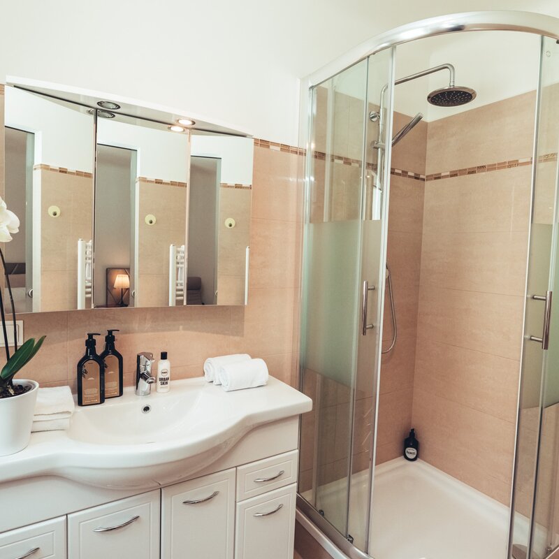 Badezimmer mit Waschmaschine
