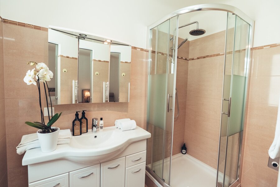 Badezimmer mit Waschmaschine