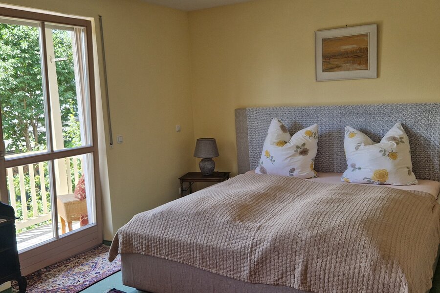 Schlafzimmer 1