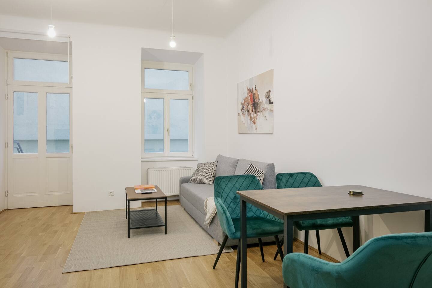 Bright living area with modern furniture – 2-room apartment, short-term rental, temporary housing for 1 to 6 months, Vienna | © Apartment Care GmbH