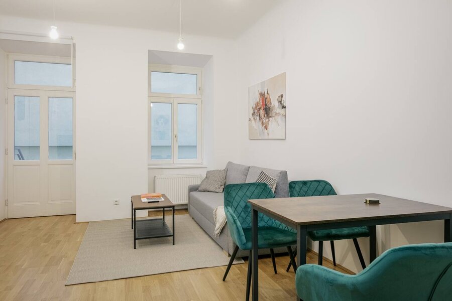 Bright living area with modern furniture – 2-room apartment, short-term rental, temporary housing for 1 to 6 months, Vienna | © Apartment Care GmbH