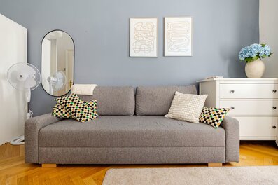 Bright living room with sofa bed & stylish decor – 1-room apartment for short-term rental & temporary housing for 1 to 6 months in Vienna