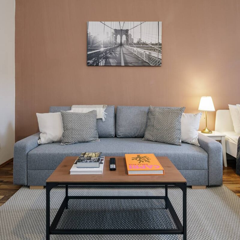 Bright living area with sleeping zone, modern 1-room apartment – short-term rental Döbling, temporary housing for 1 to 6 months | © Apartment Care GmbH