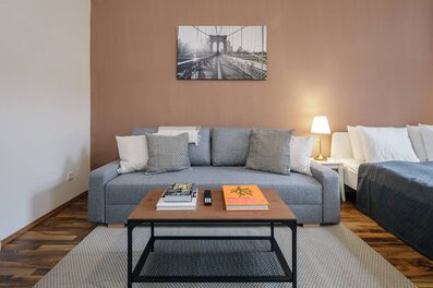 Bright living area with sleeping zone, modern 1-room apartment – short-term rental Döbling, temporary housing for 1 to 6 months | © Apartment Care GmbH