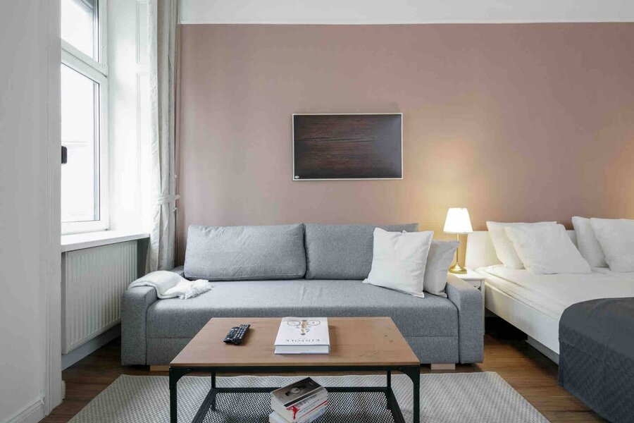 Bright studio with sofa & bed – 1-room apartment for short-term rental, temporary housing for 1 to 6 months in Vienna | © Apartment Care GmbH