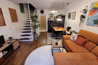 1. OG Wohn- und Esszimmer mit Treppenaufgang in 2. OG | © Michaela Fuchsberger