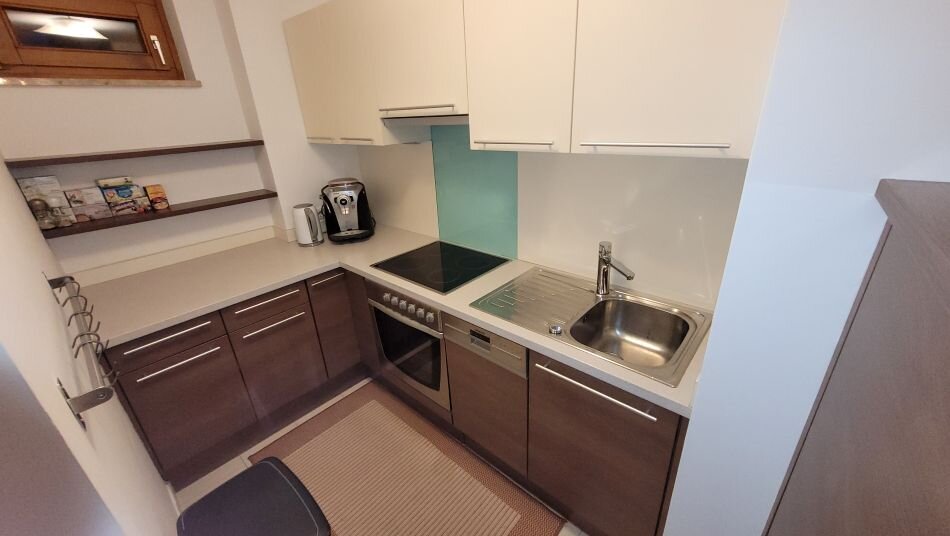 Einbauküche mit Geschirrspüler | © Michaela Fuchsberger