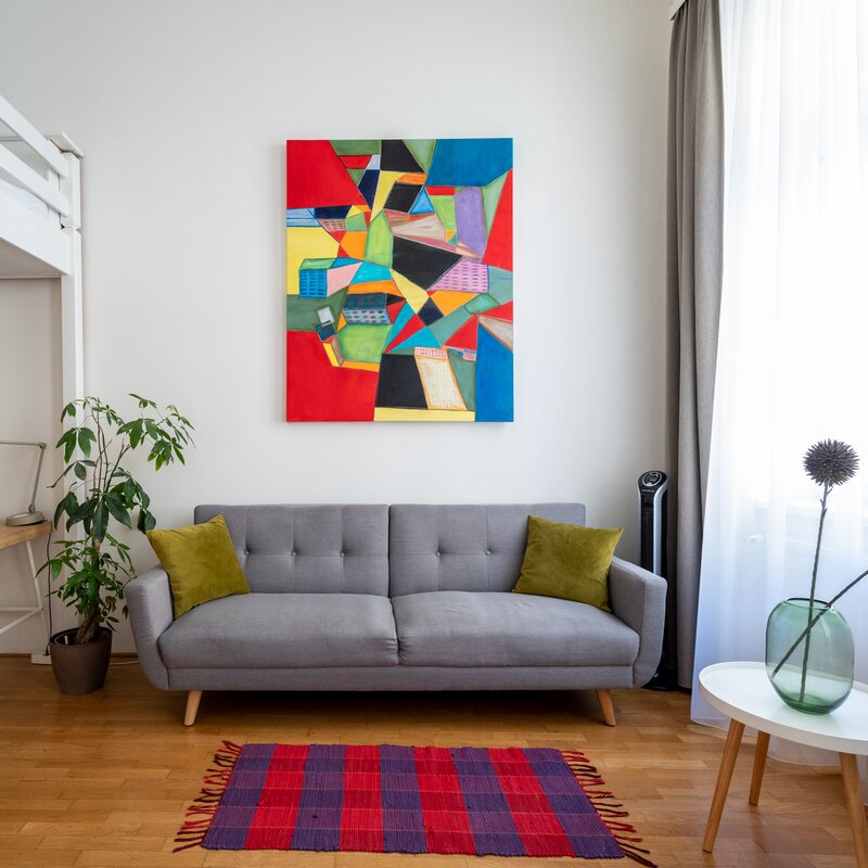Helles 1-Zimmer-Apartment mit Loft, moderner Einrichtung & Kunst – Kurzzeitmiete Wien, Wohnen auf Zeit für 1 bis 6 Monate.