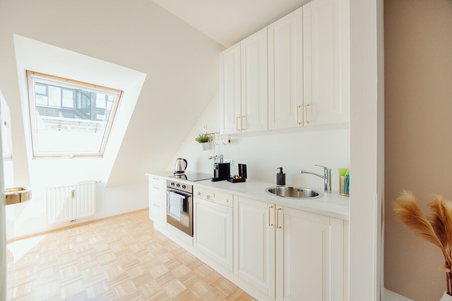 Bright kitchen with built-in appliances & skylight – 3-room apartment for short-term rental & temporary housing for 1 to 6 months in Graz