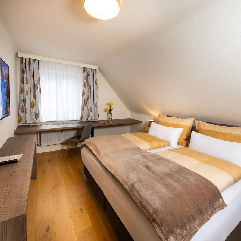 Bright 2-room apartment with double bed & desk – short-term rental & temporary housing for 1 to 6 months in Übelbach