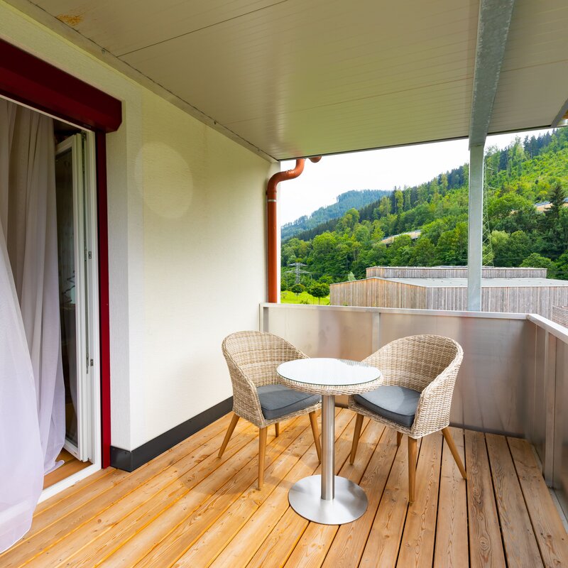 Balcony with nature view: 3-room apartment for short-term rental & temporary housing for 1 to 6 months in Übelbach