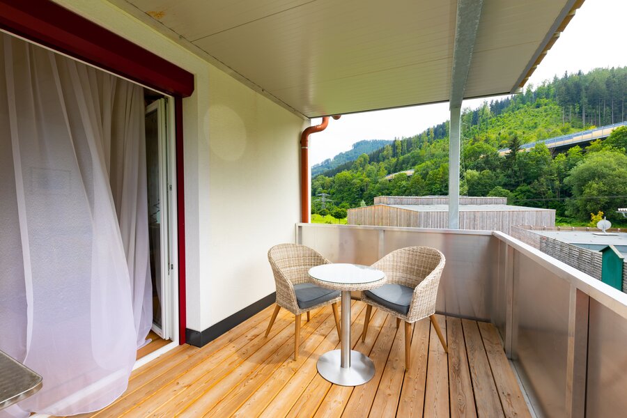 Balcony with nature view: 3-room apartment for short-term rental & temporary housing for 1 to 6 months in Übelbach