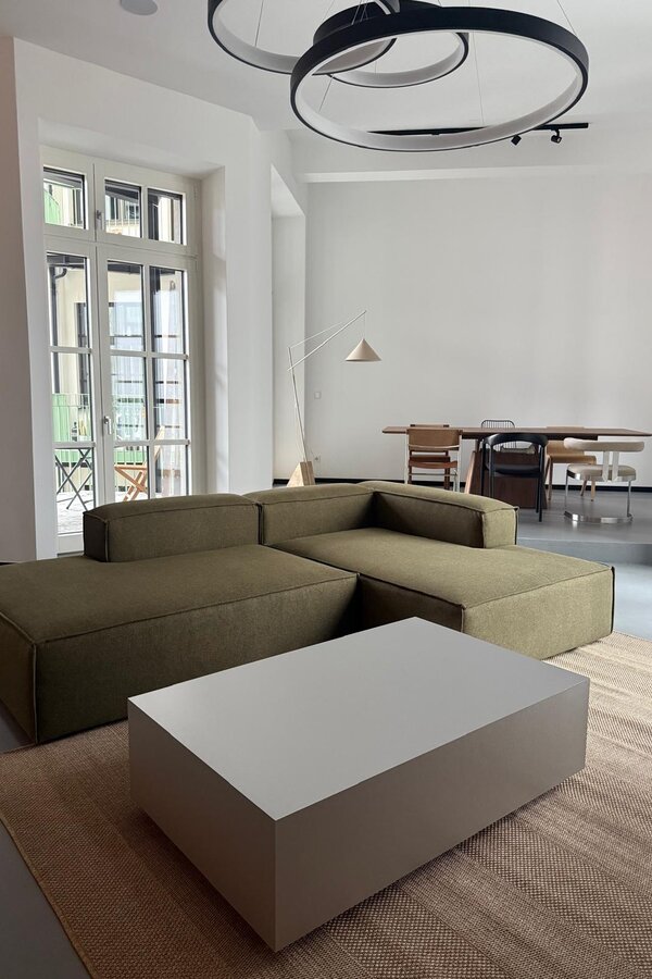 Helles Wohnzimmer mit Balkon & modernem Design – 3-Zimmer-Wohnung zur Kurzzeitmiete & Wohnen auf Zeit für 1 bis 6 Monate in Wien