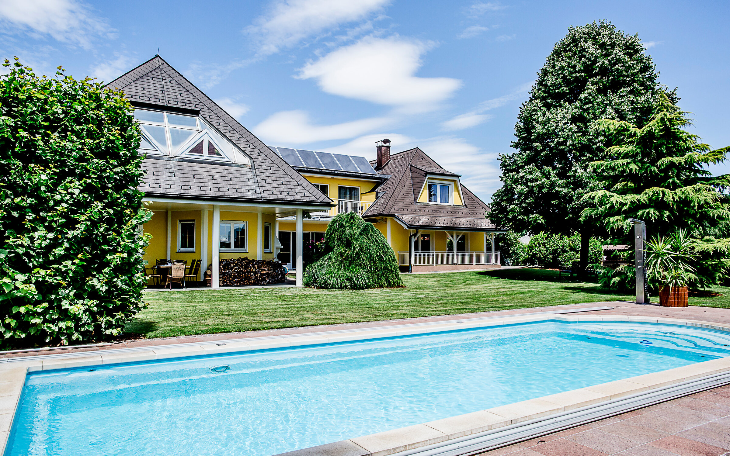 Villa with pool & garden – 2-room short-term rental in Lieboch, temporary housing for 1 to 6 months
