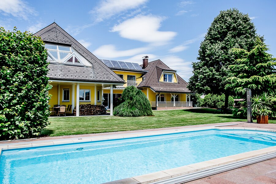 Villa with pool & garden – 2-room short-term rental in Lieboch, temporary housing for 1 to 6 months