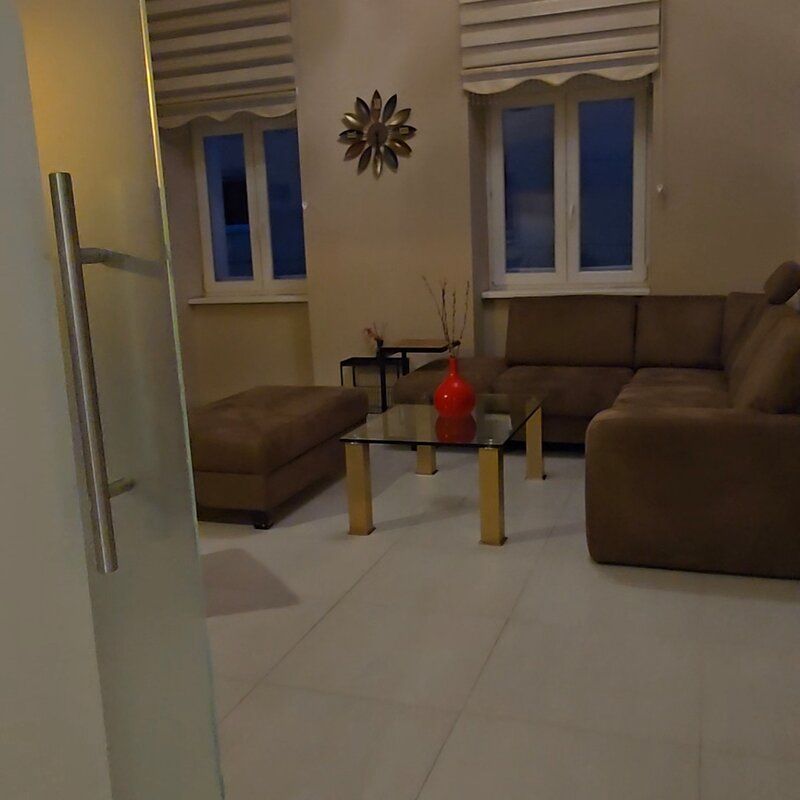 Modernly renovated top apartment