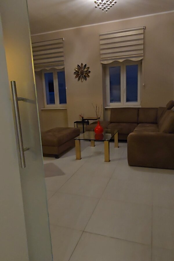 Modernly renovated top apartment