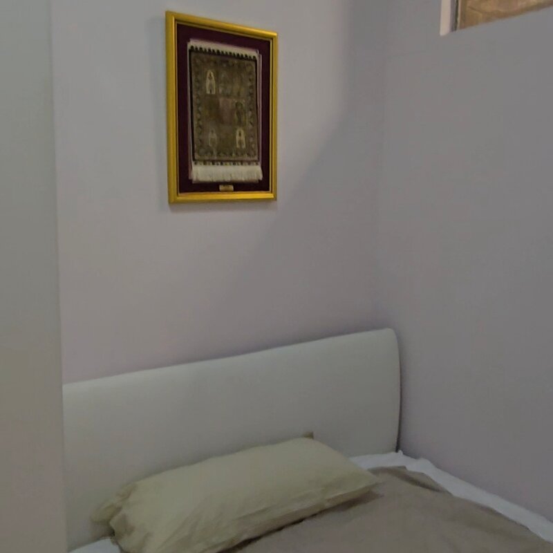 Schlafzimmer mit Matratze