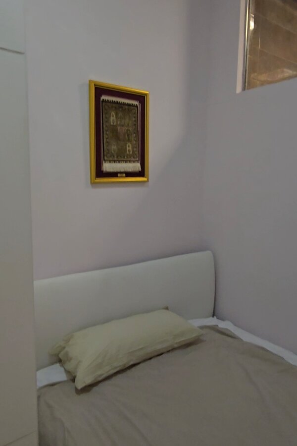 Schlafzimmer mit Matratze