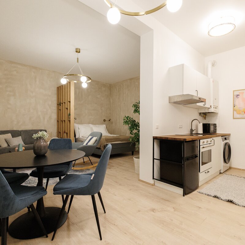 Helles Studio Apartment mit offener Küche & Essbereich – Kurzzeitmiete Wien, Wohnen auf Zeit für 1 bis 6 Monate.