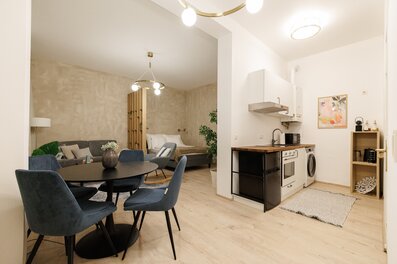 Helles Studio Apartment mit offener Küche & Essbereich – Kurzzeitmiete Wien, Wohnen auf Zeit für 1 bis 6 Monate.