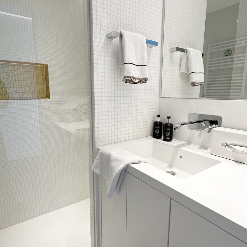 Towels and Sheets included