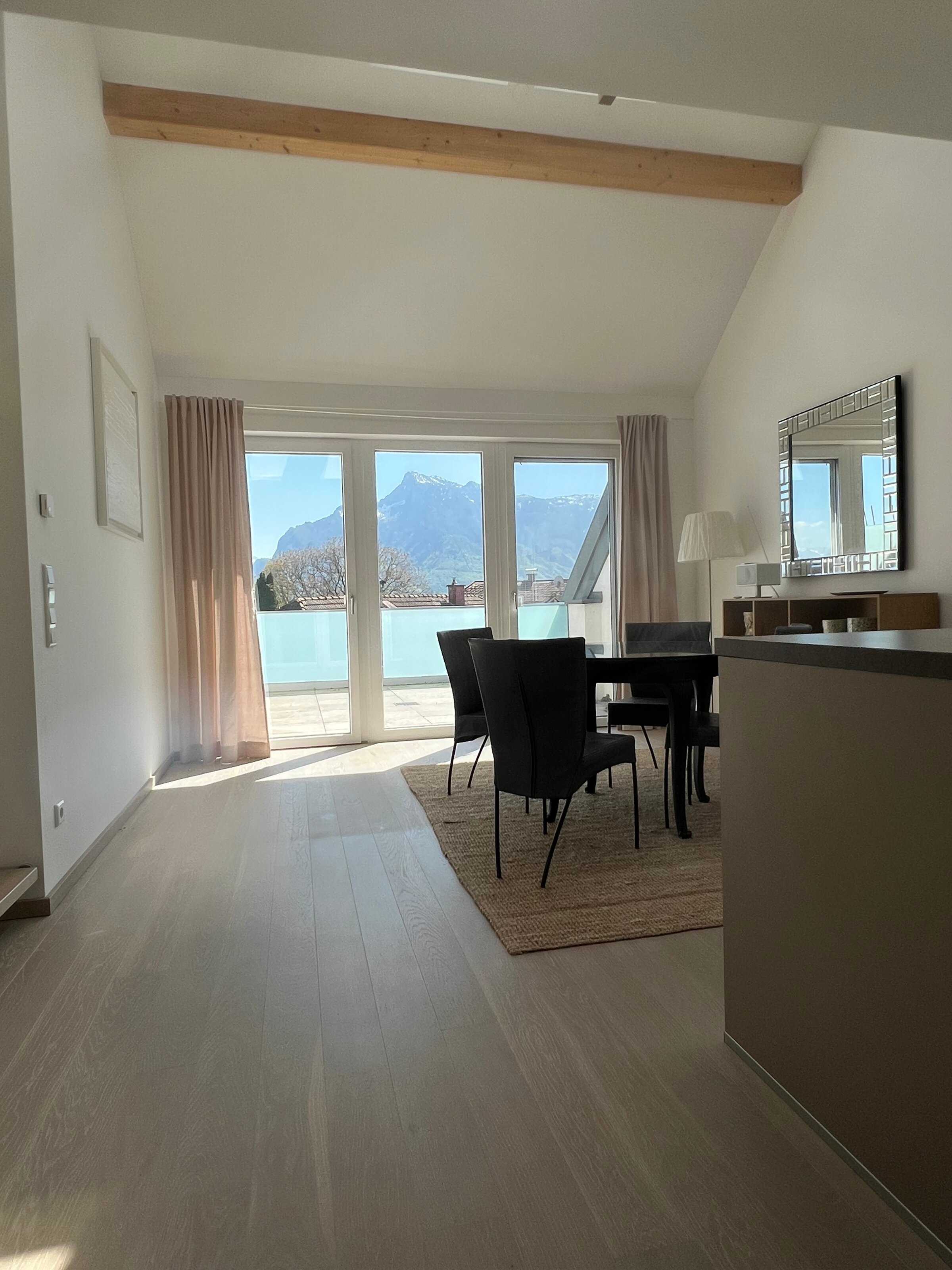 Bright living room with mountain panorama – 2-room apartment for short-term rental & temporary housing for 1 to 6 months in Salzburg
